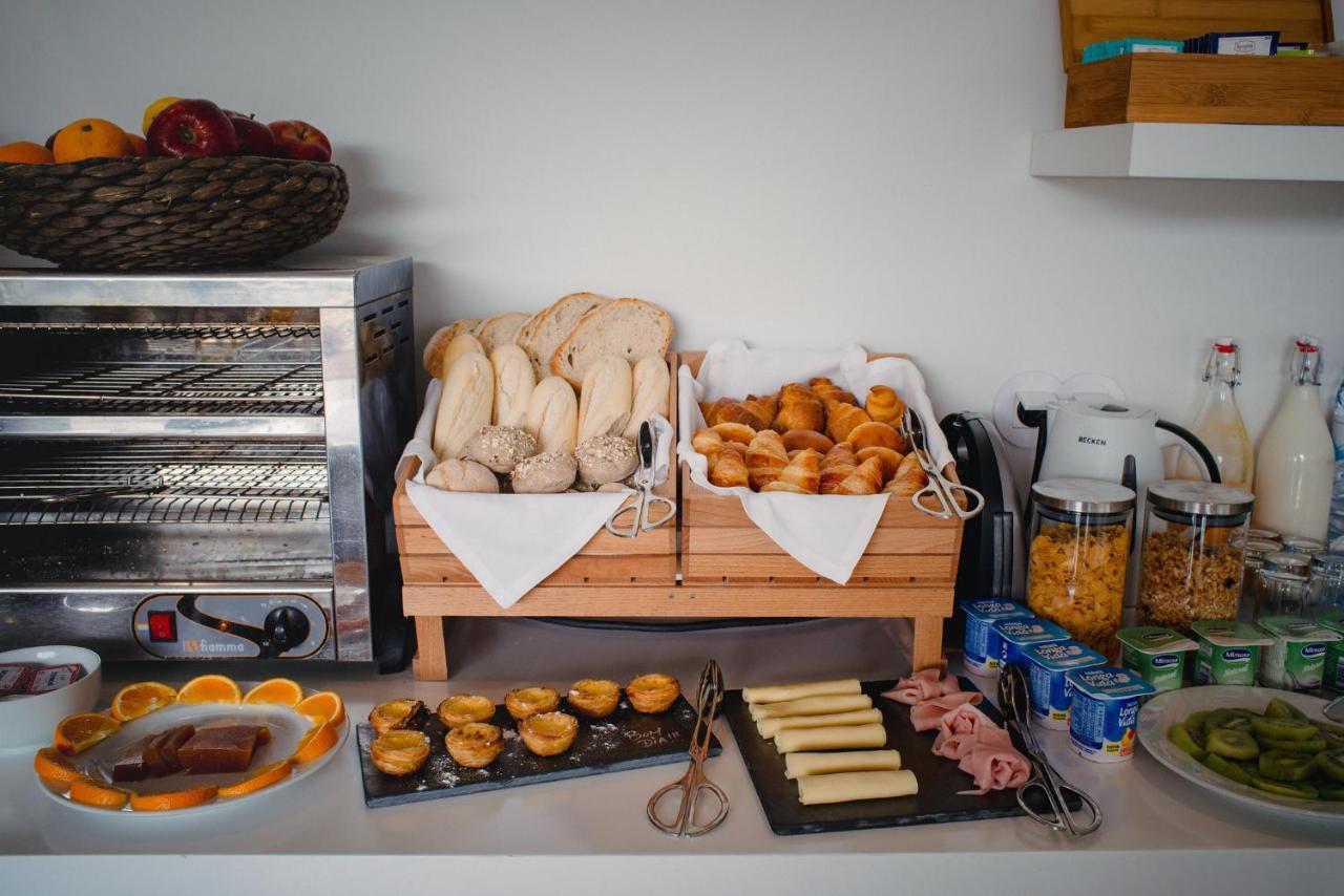 A House In Estoril - Adults Only Hotel Eksteriør billede A breakfast buffet